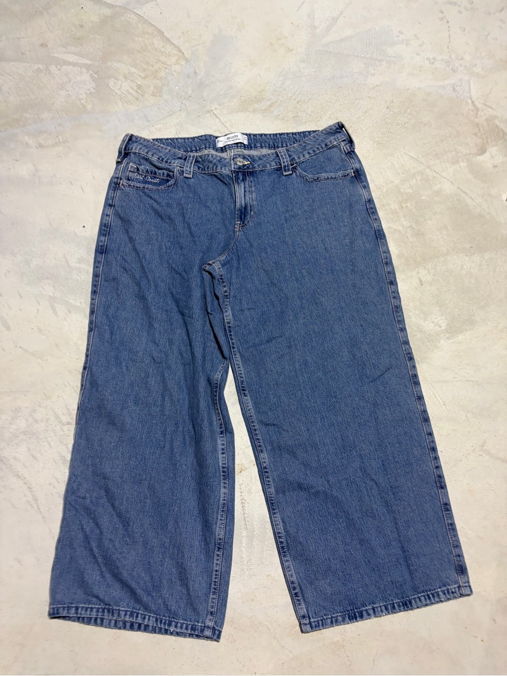 Hollister NWT low-rise super baggy 16S 33 short jeans MSRP$55